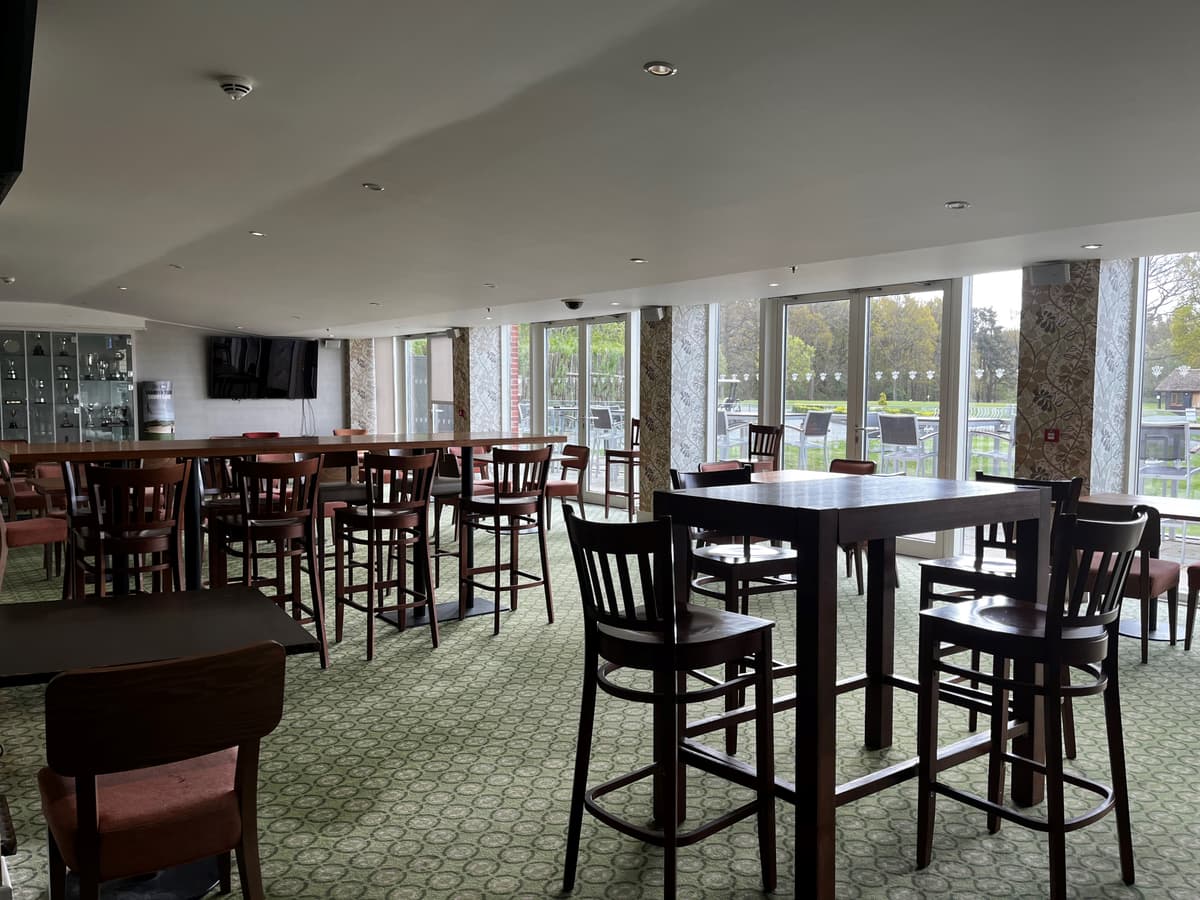 The Golf Lounge at Lingfield Park Resort