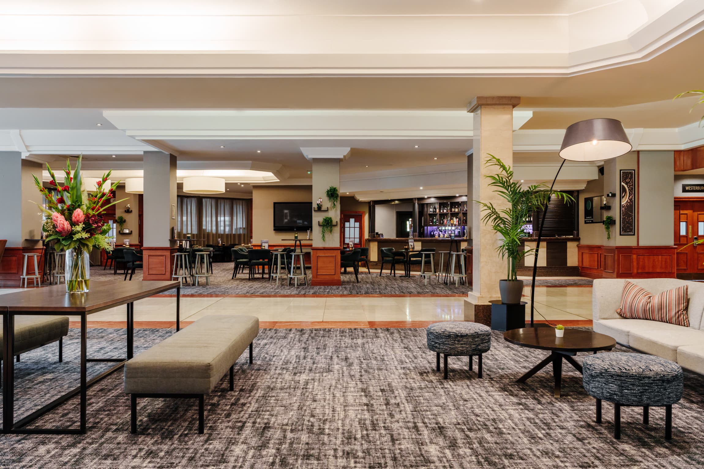 Hotel Lobby & Bar