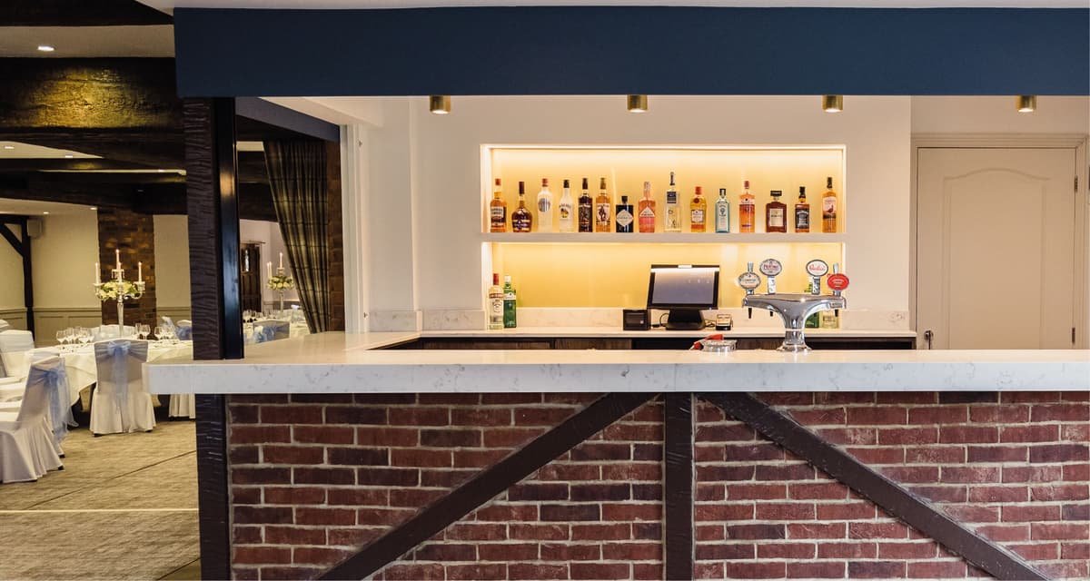 Stirrups Hotel - The Floyd Suite Bar