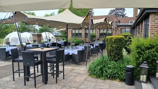 Stirrups Hotel - Outdoor Covered Terrace