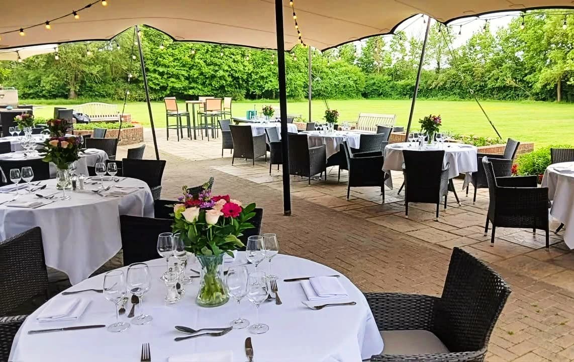 Stirrups Hotel - Outdoor Formal Dining