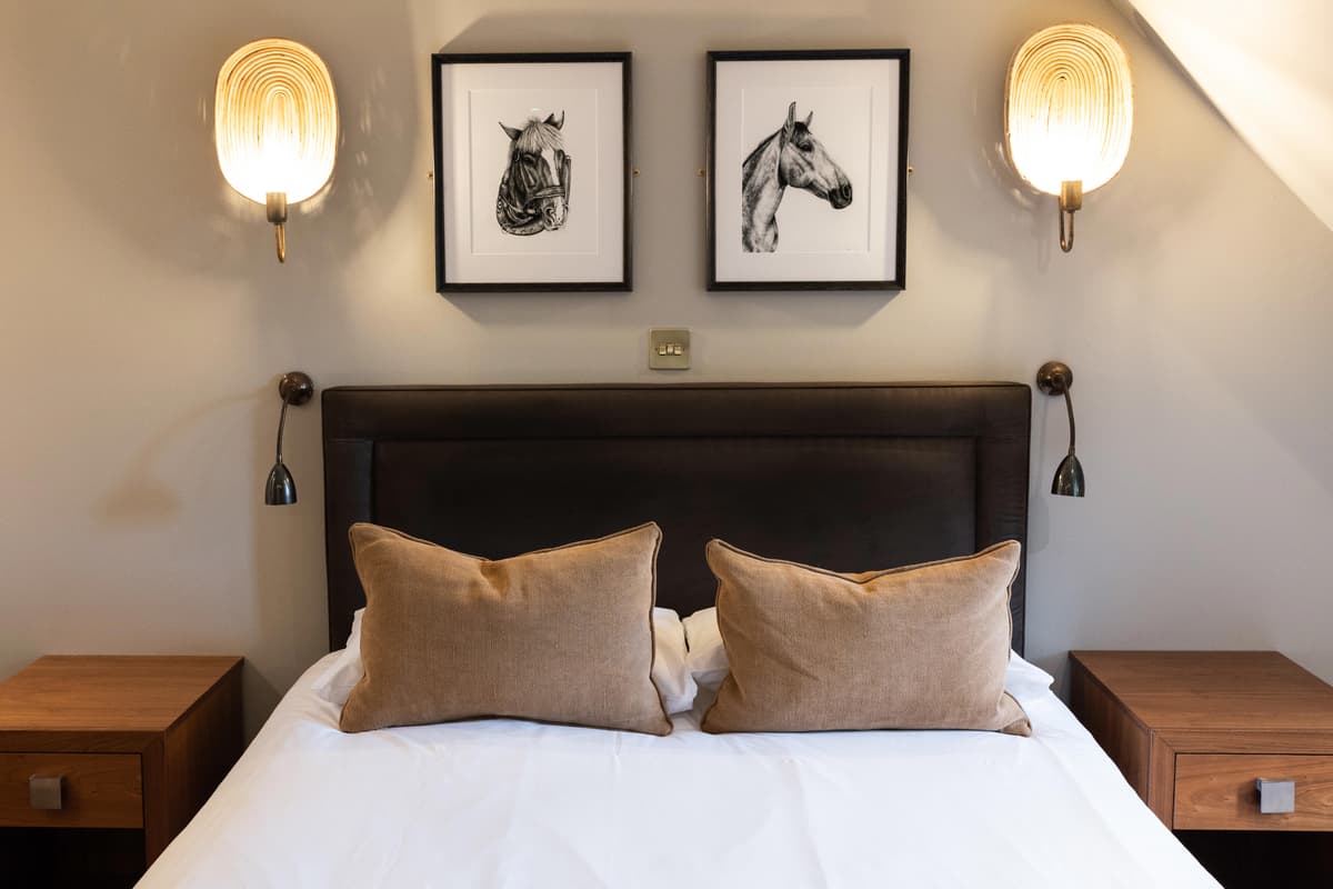 Stirrups Hotel - Accommodation