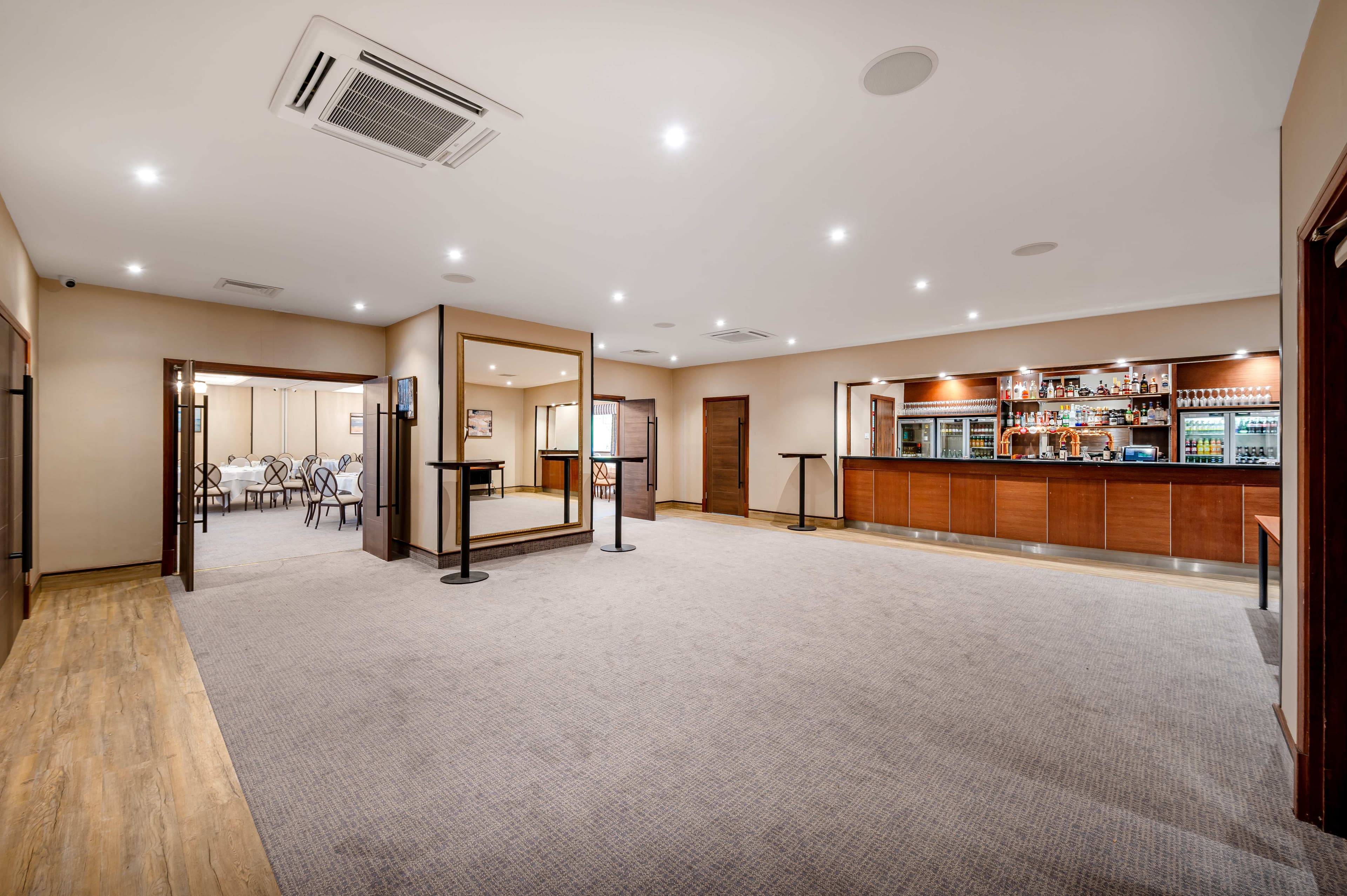 Horsely Suite bar and reception area