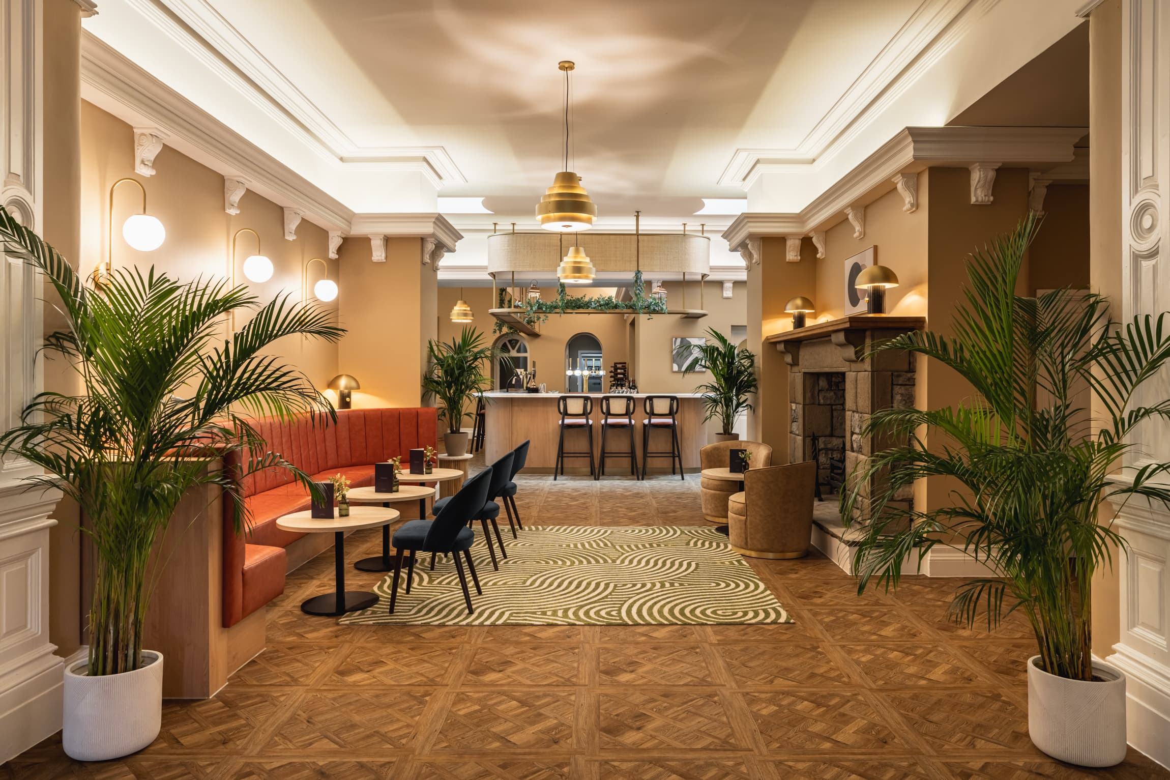 Bar & Lounge