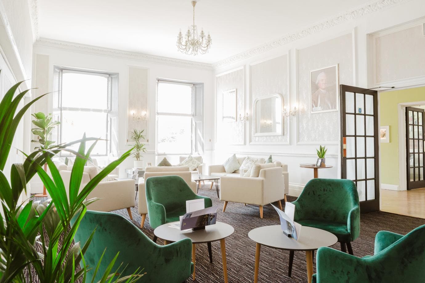 Crescent Lounge